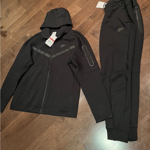 Brand new Nike tech fleece track suits. - Picture 2 of 2